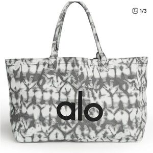 ALO Yoga Gray and White Tie-Dye Canvas Tote